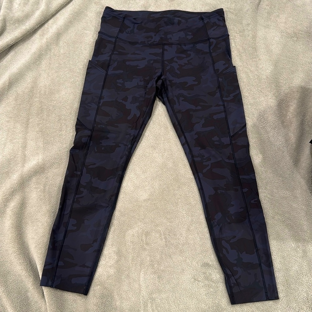 Lululemon dark camo cropped leggings